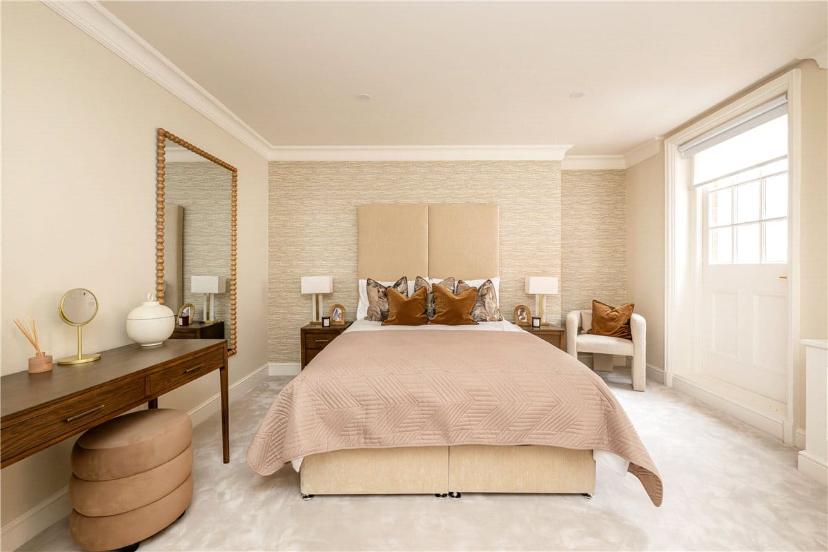 3 bedroom house, Woods Mews, Mayfair W1K - Available