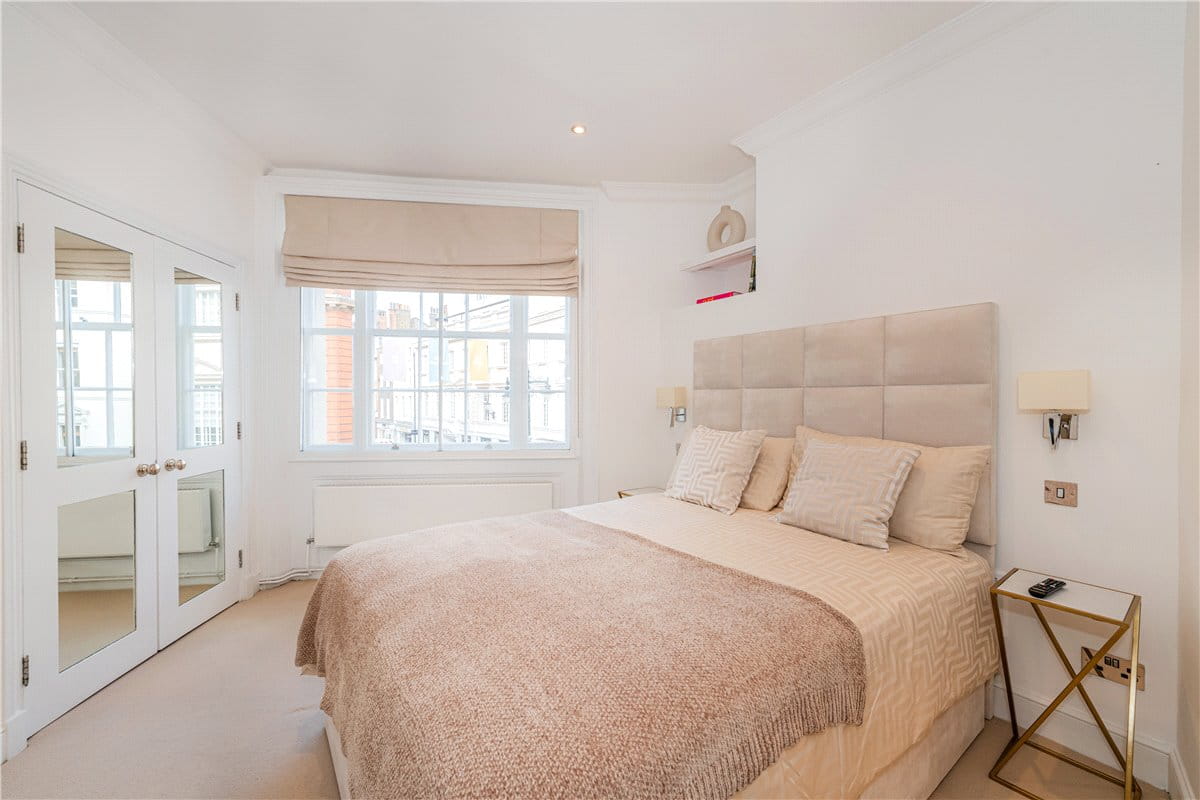 1 bedroom flat, Brook Street, Mayfair W1K - Available