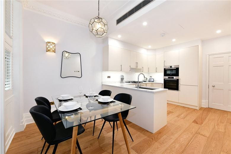 2 bedroom flat, Park Street, Mayfair W1K - Available