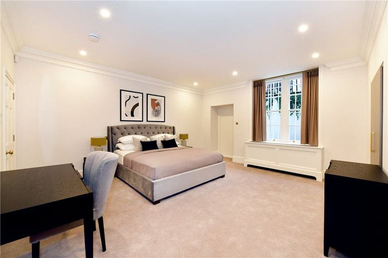 2 bedroom flat, Park Street, Mayfair W1K - Available