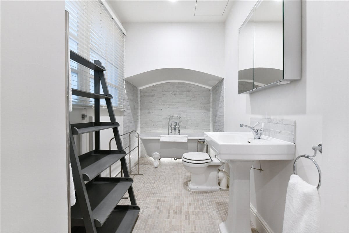 2 bedroom flat, Park Street, Mayfair W1K - Available