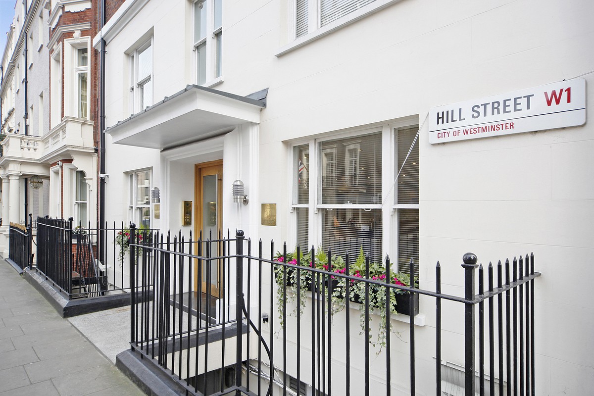 1 bedroom flat, Hill Street, Mayfair W1J - Available