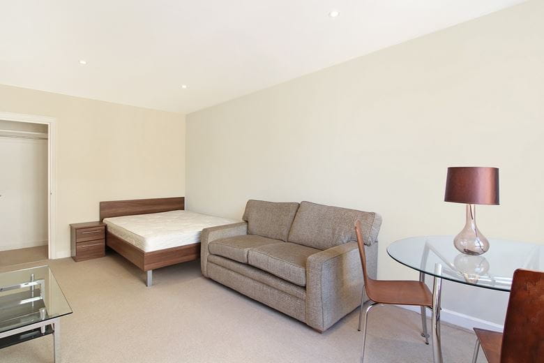  bedroom flat, Hill Street, Mayfair W1J - Available