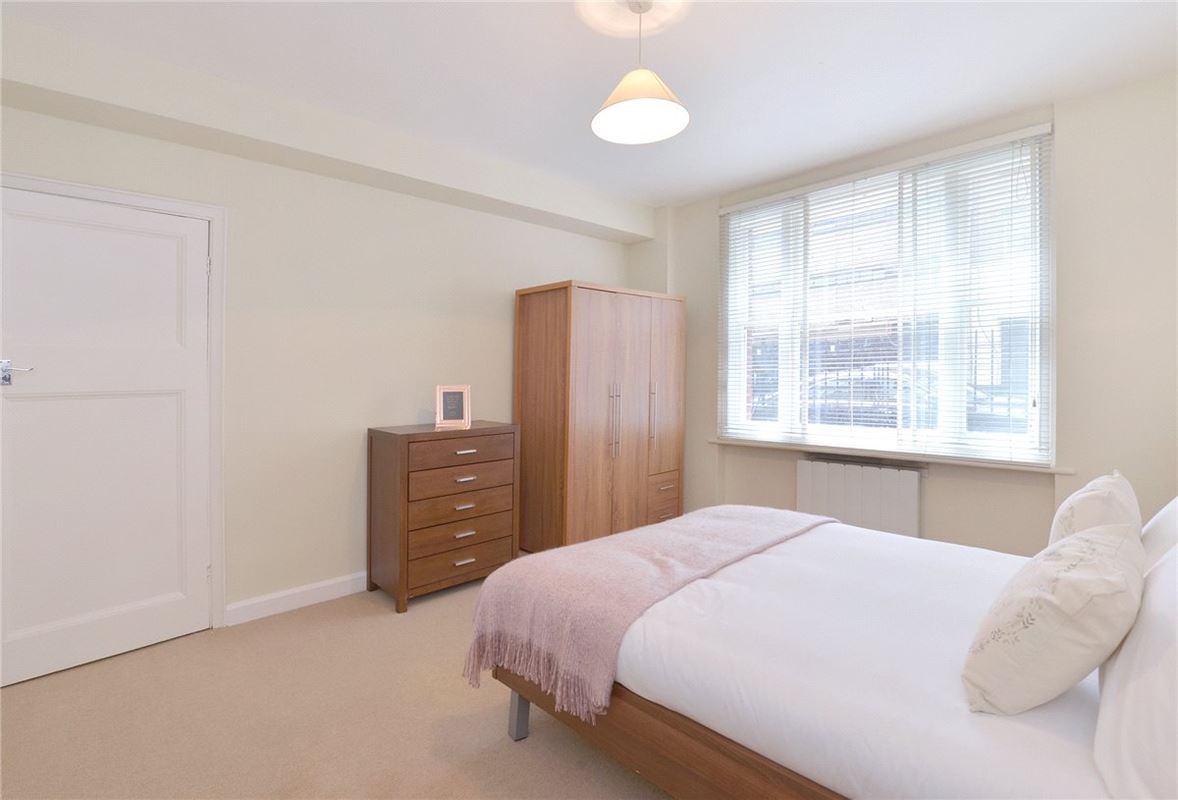 1 bedroom flat, Hill Street, Mayfair W1J - Available