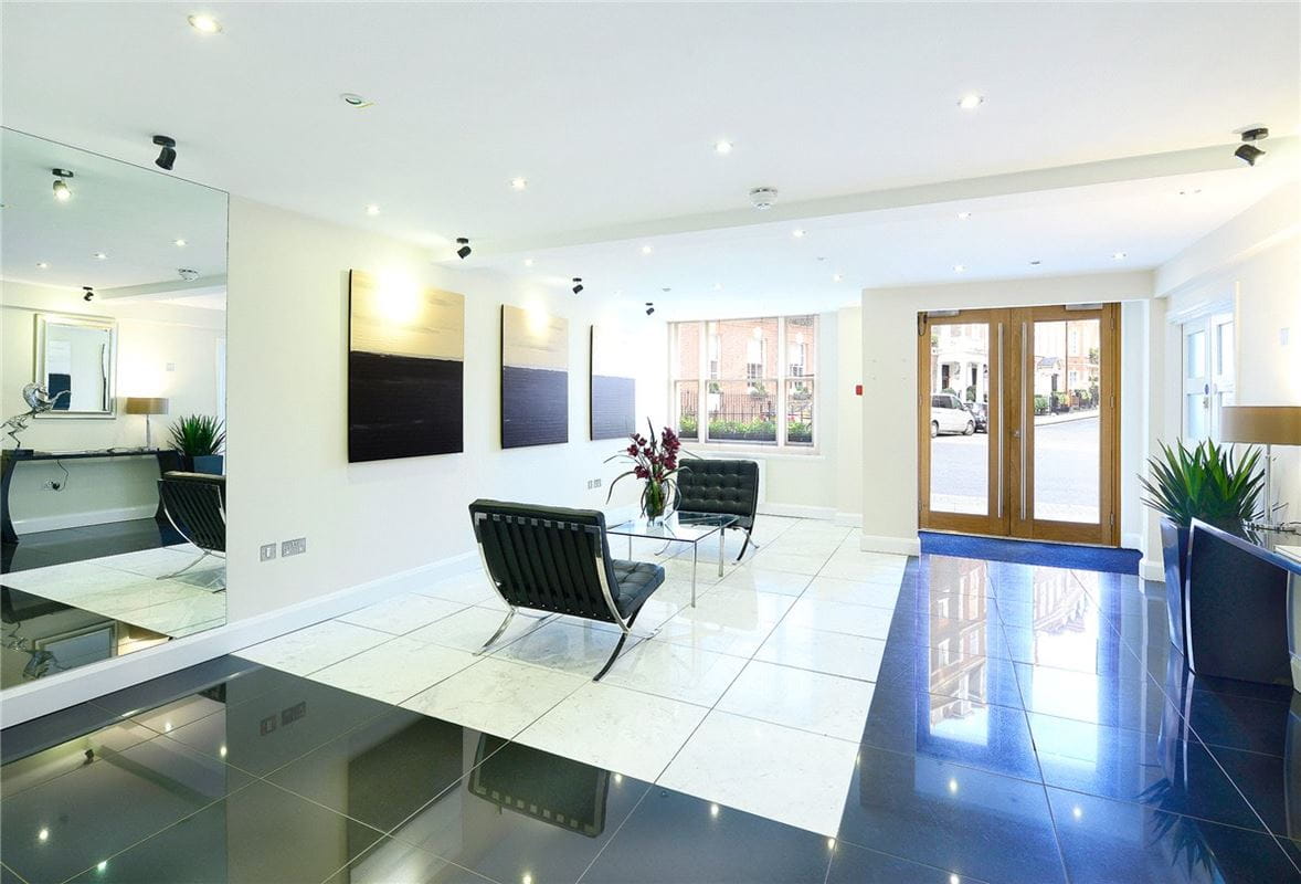 bedroom flat, Hill Street, Mayfair W1J - Available