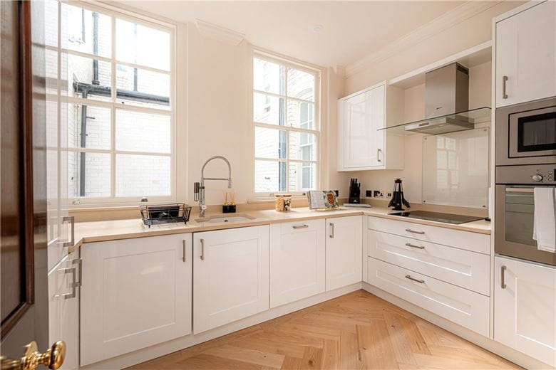 3 bedroom flat, Park Street, Mayfair W1K - Available