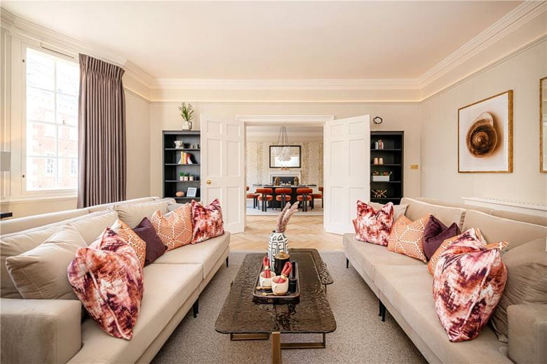 3 bedroom flat, Park Street, Mayfair W1K - Available