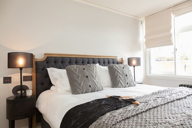 2 bedroom flat, North Audley Street, Mayfair W1K - Available