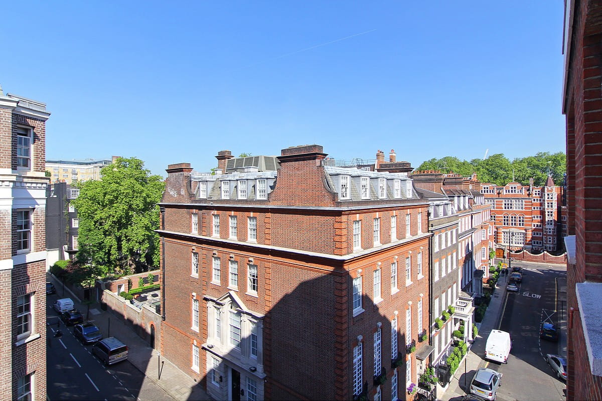  bedroom flat, Hill Street, Mayfair W1J - Available