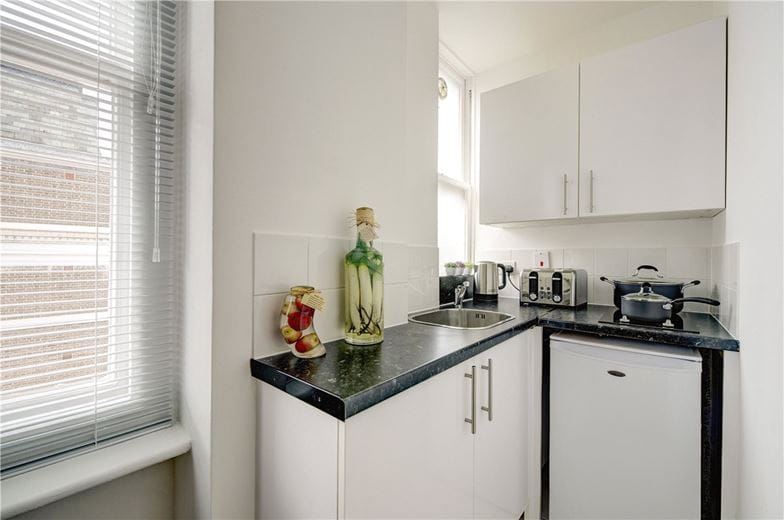  bedroom flat, Hill Street, Mayfair W1J - Available