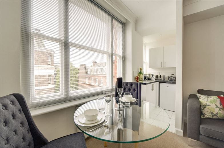  bedroom flat, Hill Street, Mayfair W1J - Available