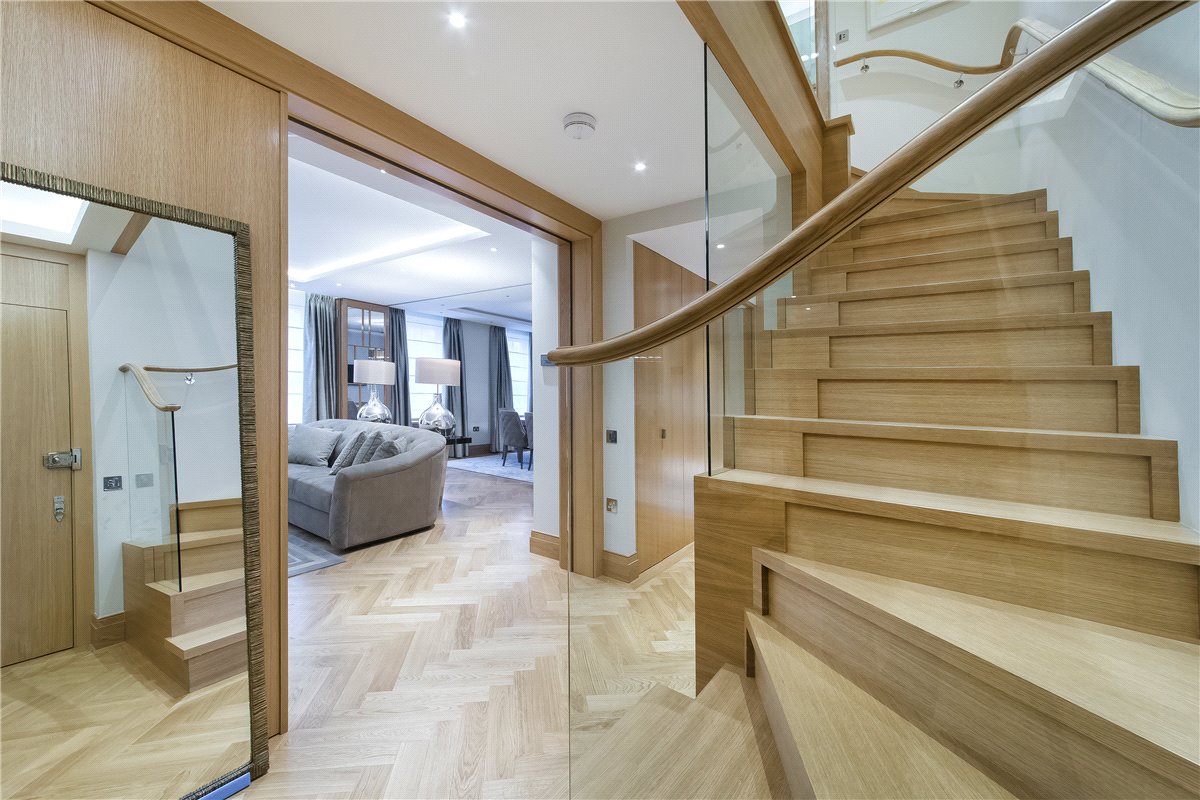3 bedroom flat, Upper Grosvenor Street, Mayfair W1K - Available