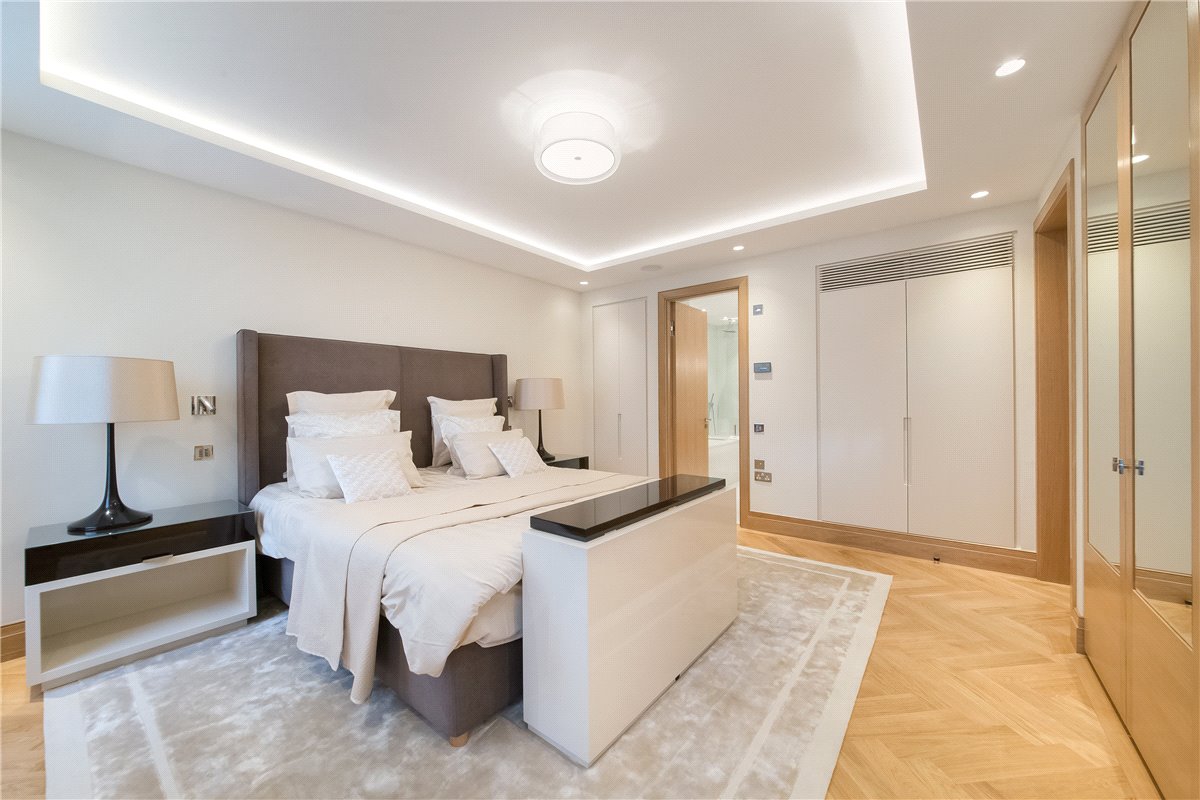 3 bedroom flat, Upper Grosvenor Street, Mayfair W1K - Available