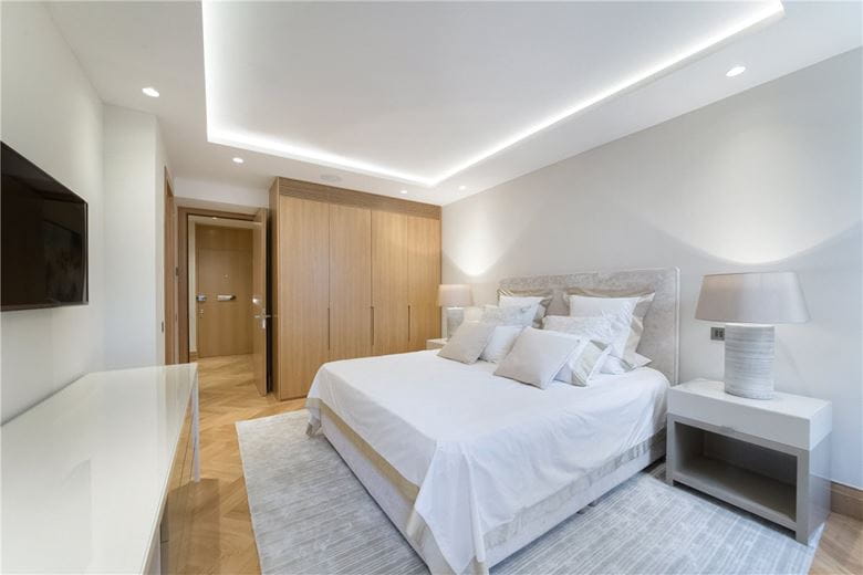 3 bedroom flat, Upper Grosvenor Street, Mayfair W1K - Available