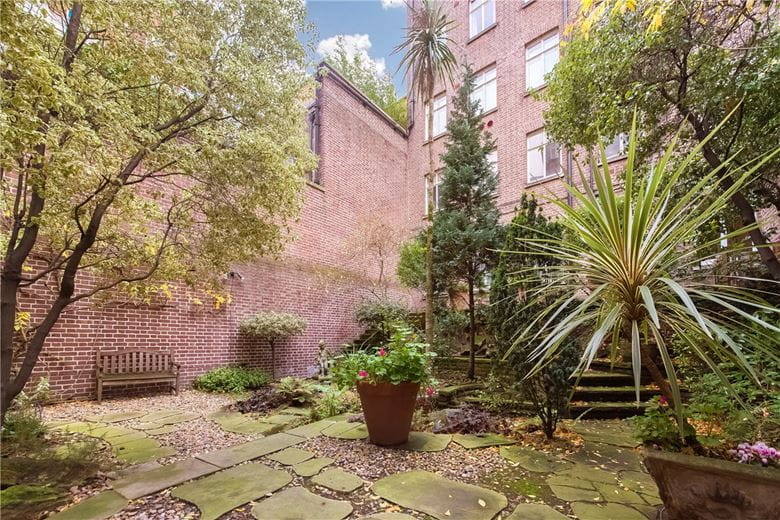 3 bedroom flat, Upper Grosvenor Street, Mayfair W1K - Available