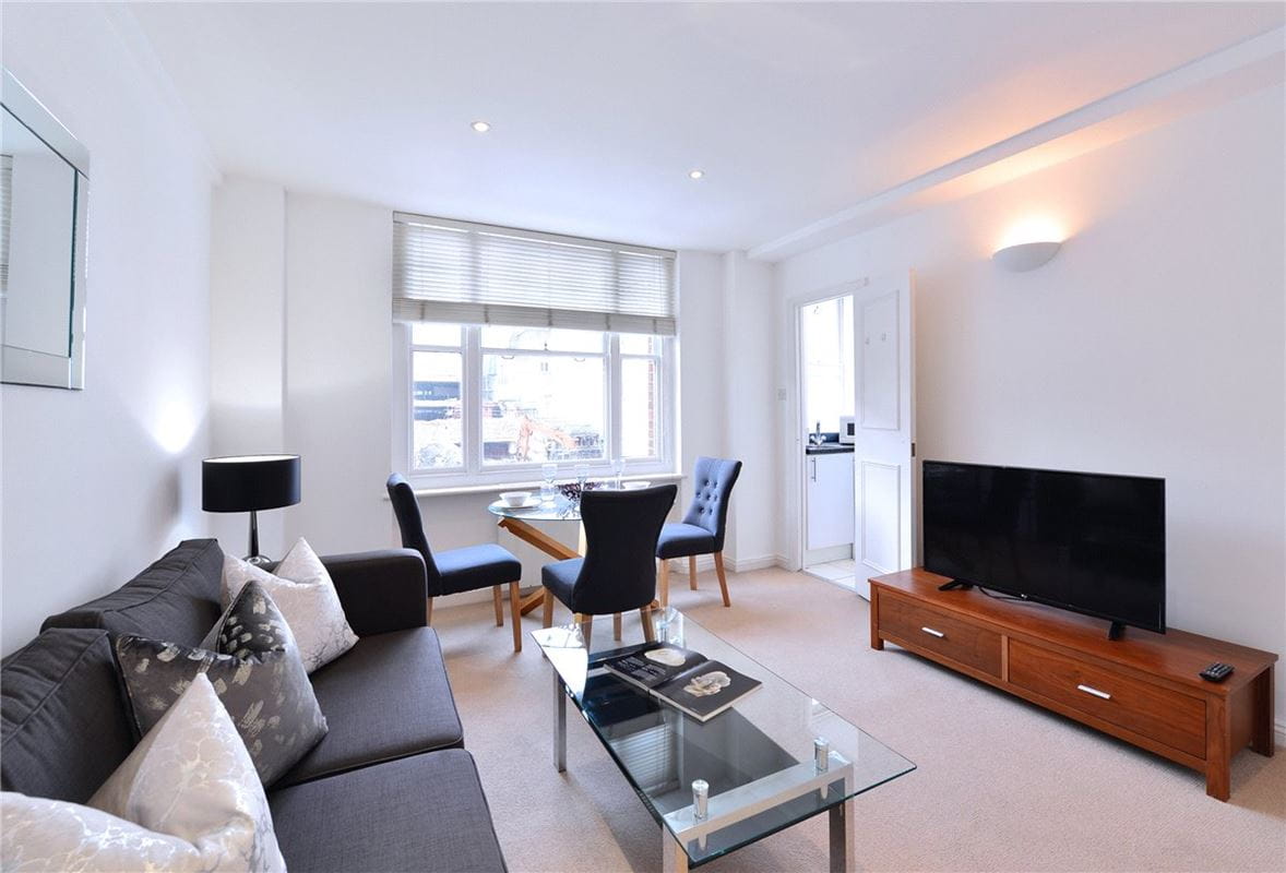 1 bedroom flat, Hill Street, Mayfair W1J - Available