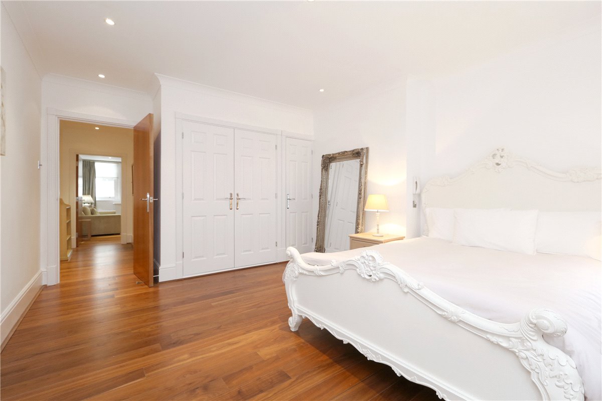 2 bedroom flat, Dover Street, Mayfair W1S - Available