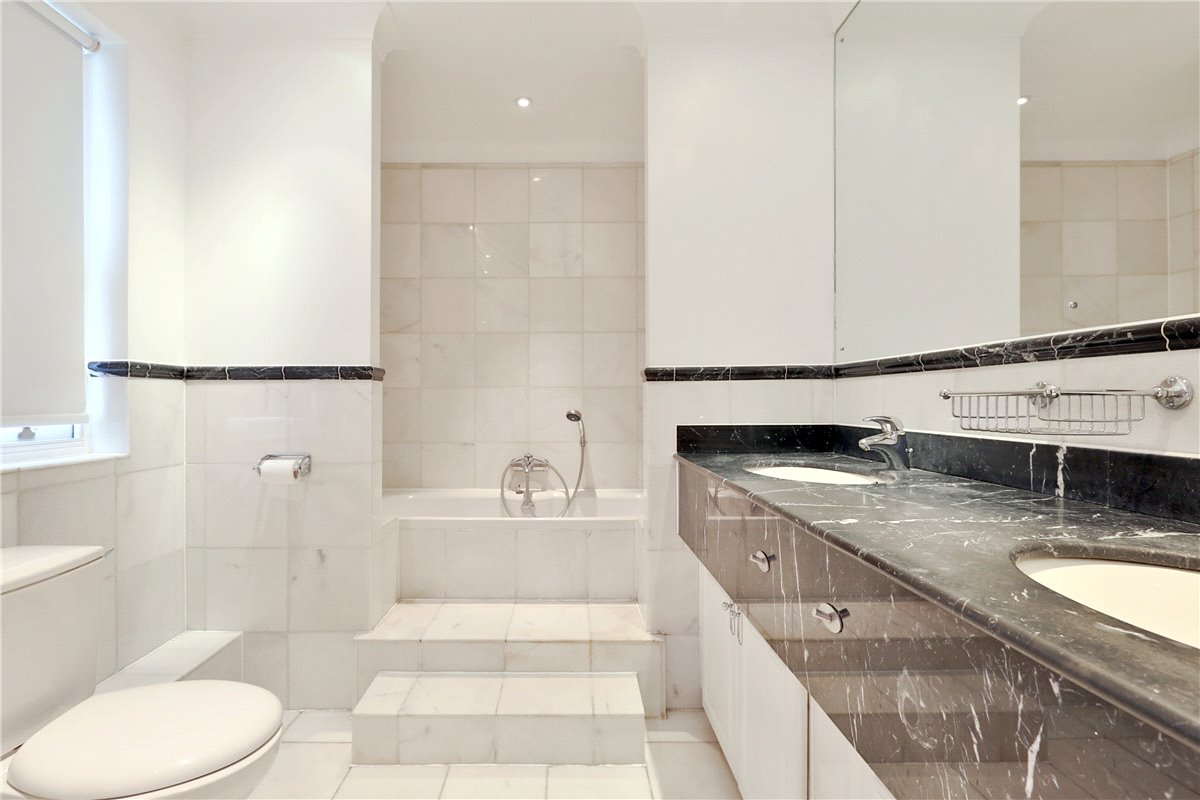 2 bedroom flat, Dover Street, Mayfair W1S - Available