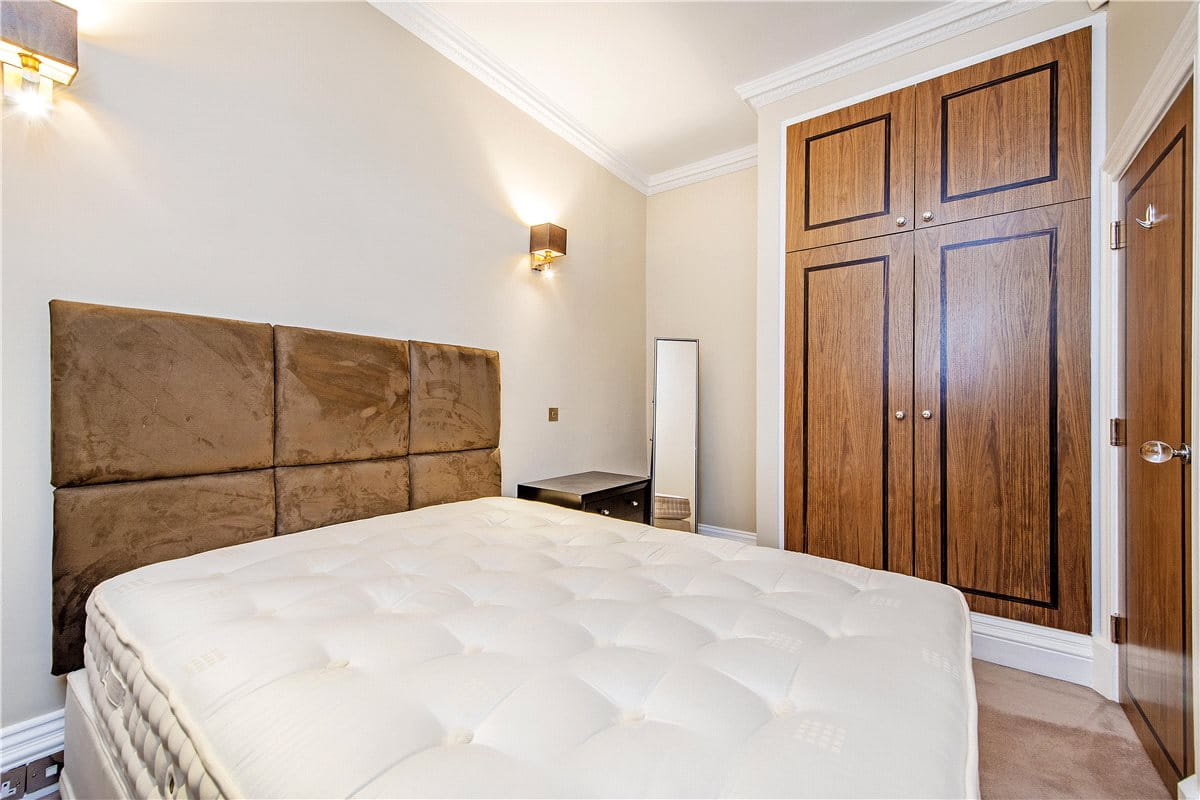 2 bedroom flat, Berkeley Street, Mayfair W1J - Available