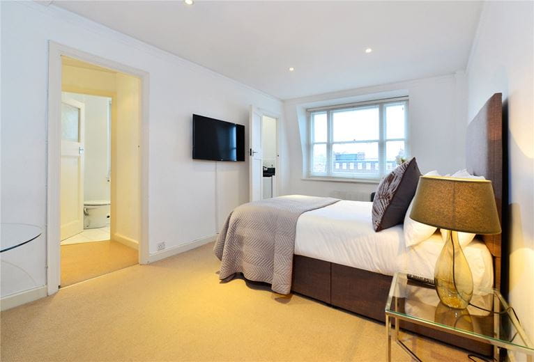  bedroom flat, Hill Street, Mayfair W1J - Available