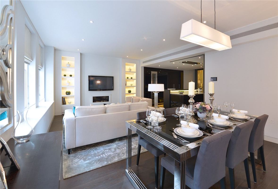 2 bedroom flat, Duke Street, Mayfair W1K - Available