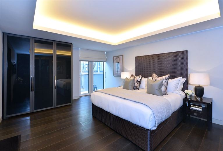 2 bedroom flat, Duke Street, Mayfair W1K - Available