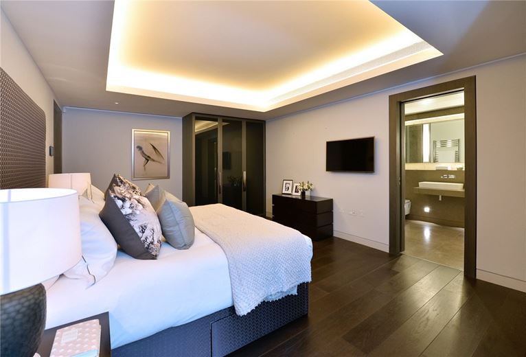 2 bedroom flat, Duke Street, Mayfair W1K - Available