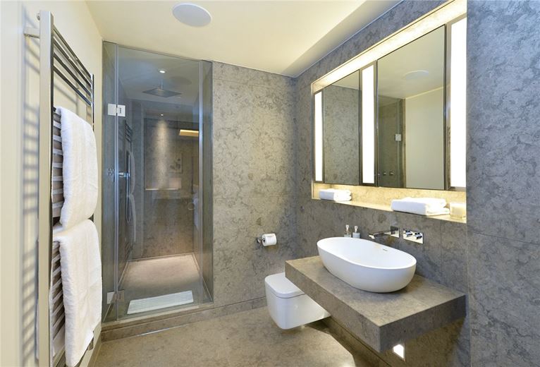 2 bedroom flat, Duke Street, Mayfair W1K - Available