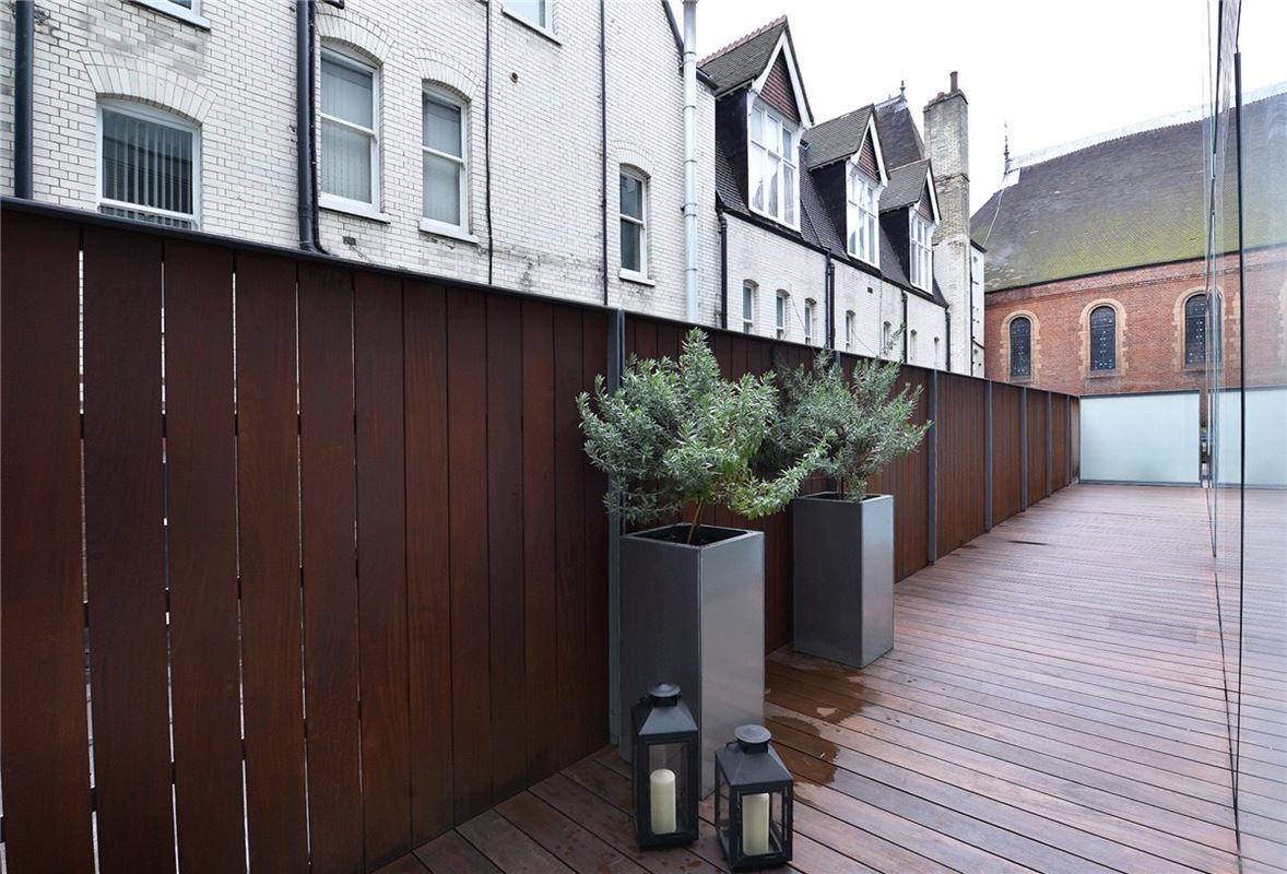 2 bedroom flat, Duke Street, Mayfair W1K - Available