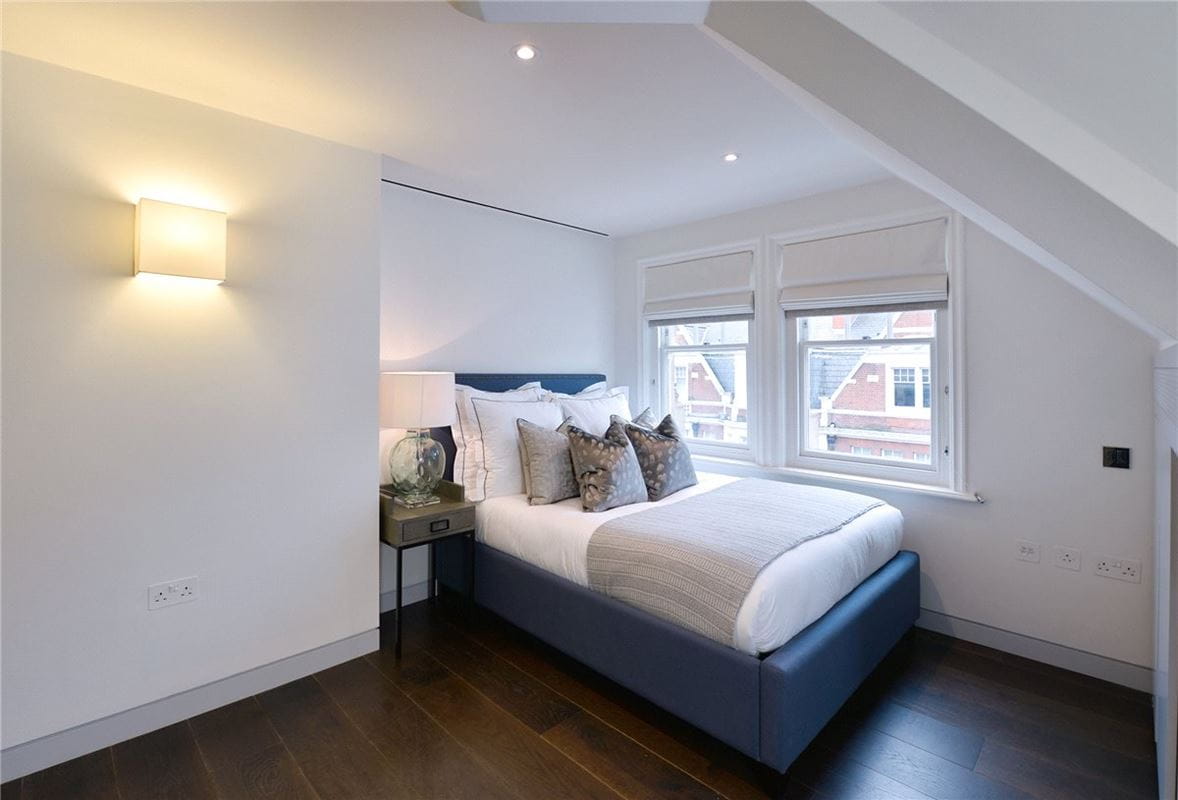 2 bedroom flat, Duke Street, Mayfair W1K - Available