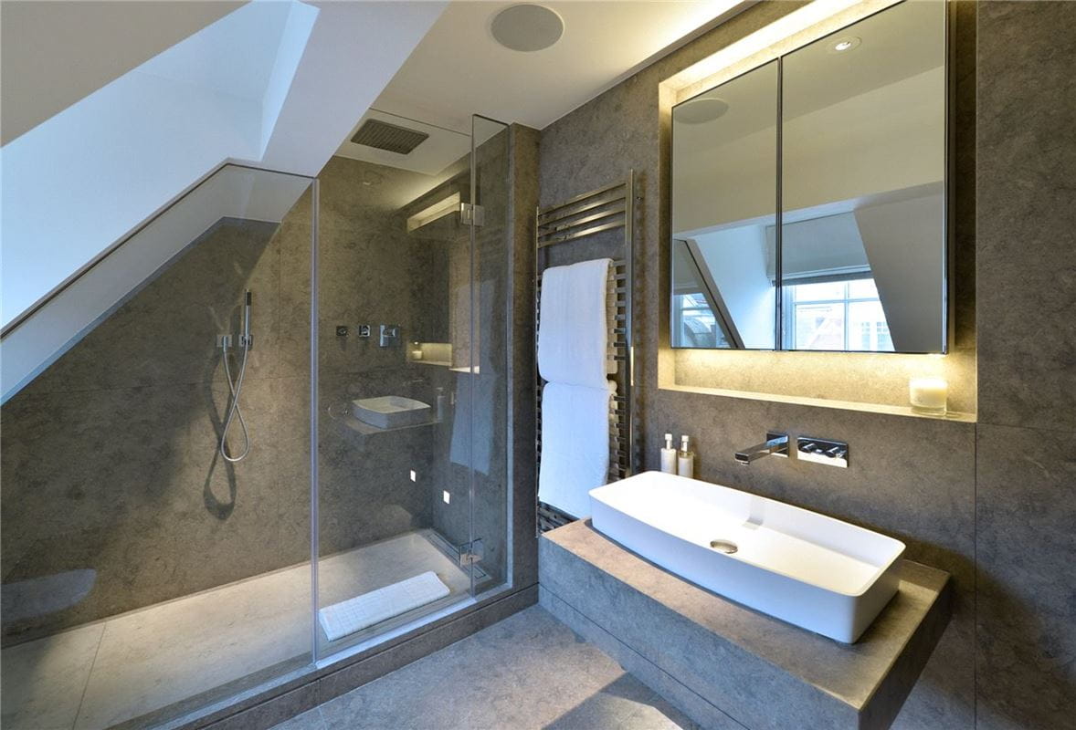 2 bedroom flat, Duke Street, Mayfair W1K - Available