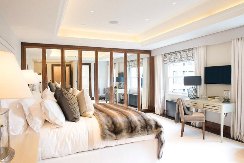 2 bedroom flat, Grosvenor Hill, Mayfair W1K - Available