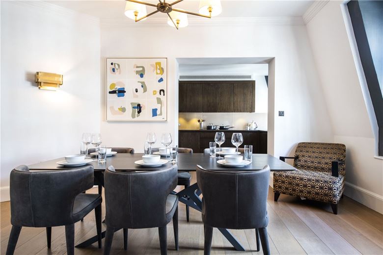 3 bedroom flat, Duke Street, Mayfair W1K - Available