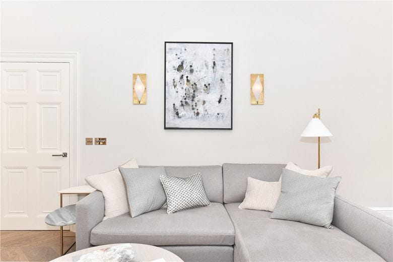 2 bedroom flat, Mount Street, Mayfair W1K