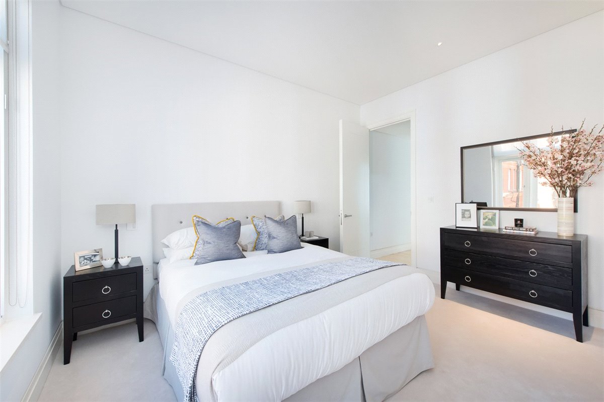 3 bedroom flat, Green Street, Mayfair W1K - Available