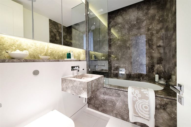 3 bedroom flat, Green Street, Mayfair W1K - Available