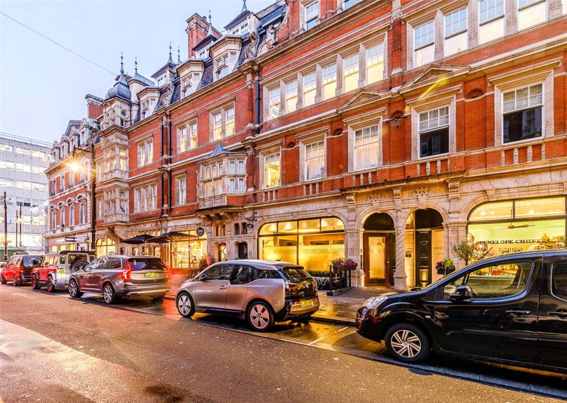 3 bedroom flat, Duke Street, Mayfair W1K - Available