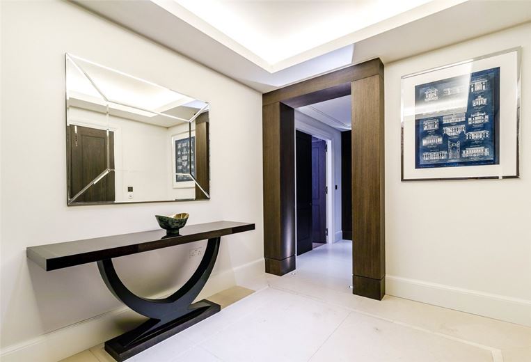 3 bedroom flat, Duke Street, Mayfair W1K - Available