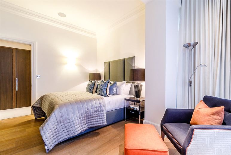 3 bedroom flat, Duke Street, Mayfair W1K - Available