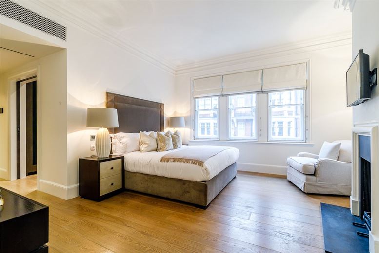 3 bedroom flat, Duke Street, Mayfair W1K - Available