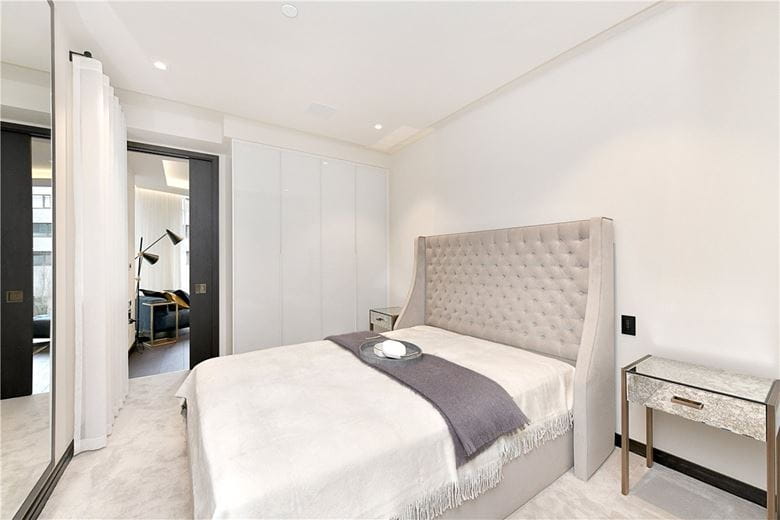 1 bedroom flat, Crown Square, 1 Tower Bridge SE1 - Available
