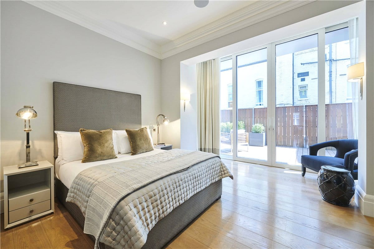 3 bedroom flat, Duke Street, Mayfair W1K - Available