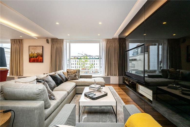 2 bedroom flat, Bourdon Street, Mayfair W1K - Available