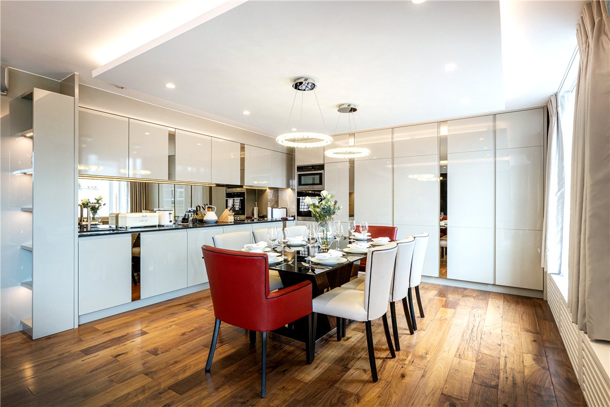 2 bedroom flat, Bourdon Street, Mayfair W1K - Available