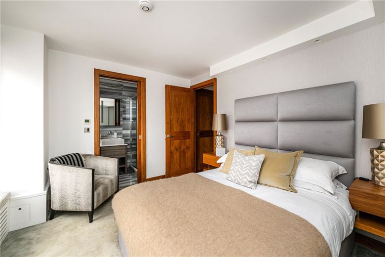 2 bedroom flat, Bourdon Street, Mayfair W1K - Available