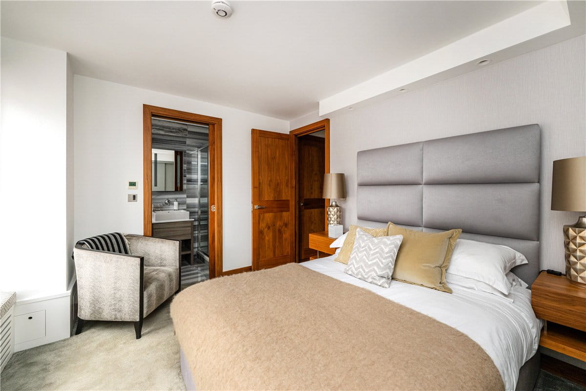 2 bedroom flat, Bourdon Street, Mayfair W1K - Available