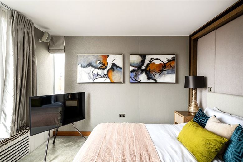 2 bedroom flat, Bourdon Street, Mayfair W1K - Available