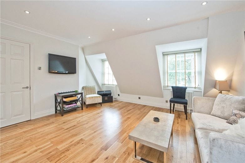 1 bedroom flat, Grosvenor Hill, Mayfair W1K - Available