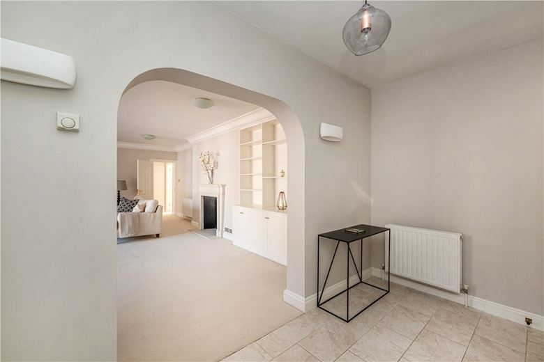 2 bedroom flat, Reeves Mews, Mayfair W1K - Available