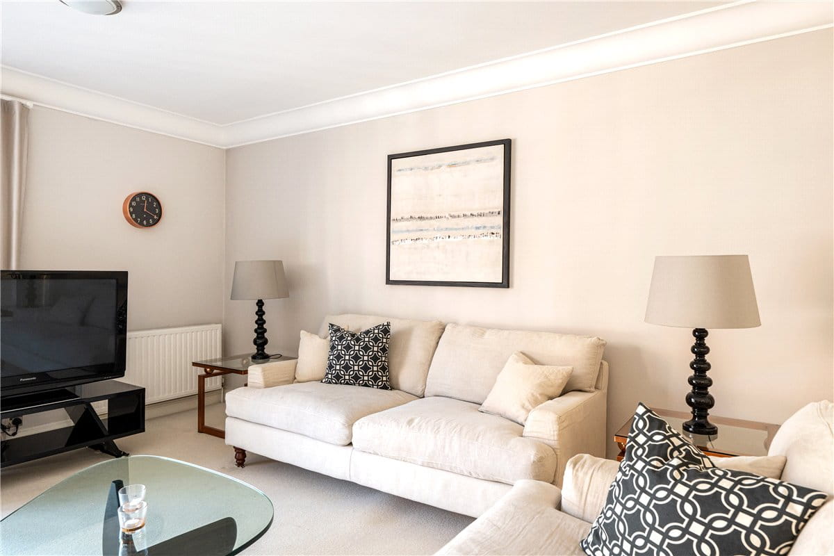 2 bedroom flat, Reeves Mews, Mayfair W1K - Available
